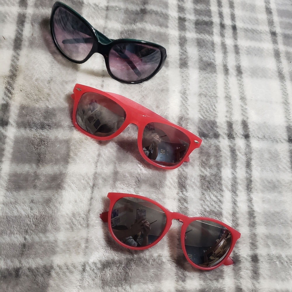 Sunglasses bundle.